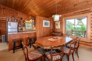 Cascade View Log Cabin Cozy Mountain Escape on over 2 Acres Dog Friendly - 1
