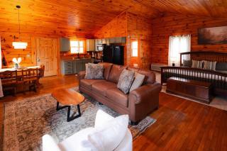 Reclusive Cozy Log Cabin Villa - 0