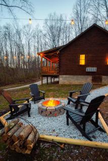 Reclusive Cozy Log Cabin Villa - 9
