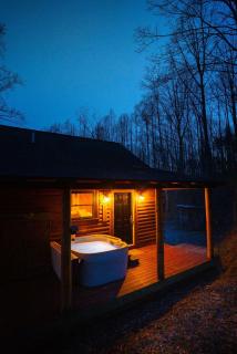 Reclusive Cozy Log Cabin Villa - 7