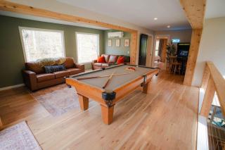 Unique Home Retreat with Creek Villa - 4