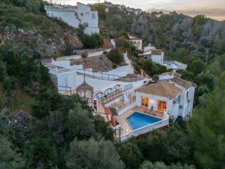 Beautiful villa with pool and stunning view - 7
