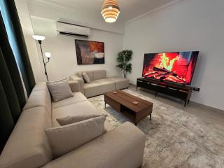 New, Stylish & Easy Access 2-BR Apartment in Janna New Cairo - 2