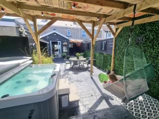 Jungle Beach House Portrush Hot Tub on request - 0