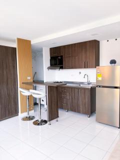 Modern Loft Near The Tesoro Mall - 4