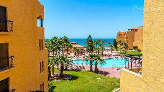 Beachfront Condo 2BR Sleeps 4 Pools & Hot Tubs - 8