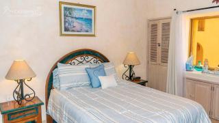 Beachfront Condo 2BR Sleeps 4 Pools & Hot Tubs - 6