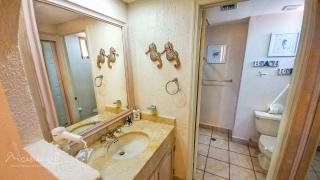 Beachfront Condo 2BR Sleeps 4 Pools & Hot Tubs - 4