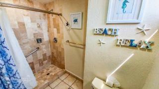 Beachfront Condo 2BR Sleeps 4 Pools & Hot Tubs - 3