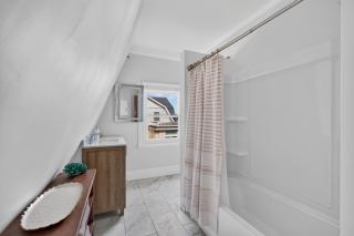 Oceanfront Retreat on Goochs Beach 7 Bedrooms - 5