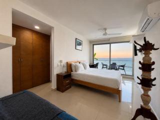 Beachfront Jacuzzi Pool Sauna Gym - 8