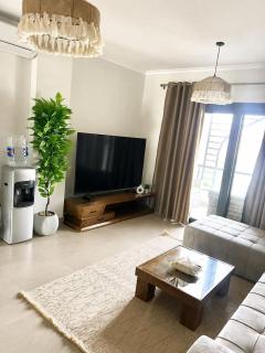 Luxury Modern Chalet with Pool Access in Gaia - 2