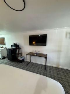 Suite 103 - 3