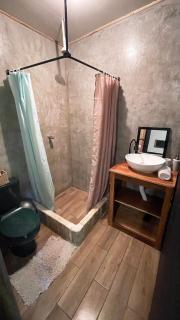 Salty Enthusiasts Share House & Villas - 5