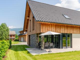 Mountain Chalet Chapeau - 4