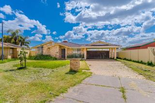 StayAU 4BR Family Retreat with Garden Near Perth - 4