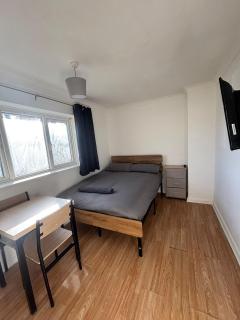 Comfy room 4 Gatwick - 4