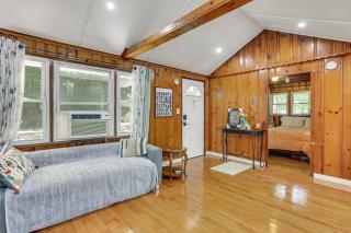 Wooded Highland Lakes Cabin Near Mountain Creek - 7