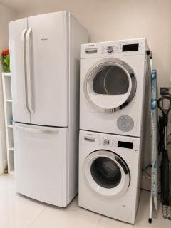 Stylish Sutton Home Sleeps 5 Free Parking - 8