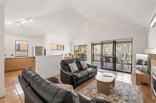 Acorn Delight - Tranquil Retreat by the Golf Course - 4