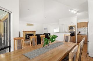 Acorn Delight - Tranquil Retreat by the Golf Course - 2