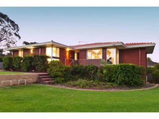 All Seasons - Coastal Charm Steps to Beach and Town - Dunsborough - 0