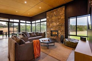 Artisan Koorabin - Lakeside Luxe Retreat next to Spa - 9