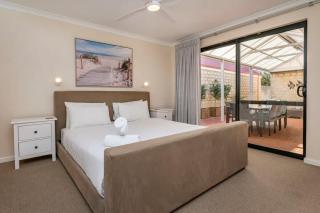 Clearwater - Cosy Comforts Steps from the Beach - 8