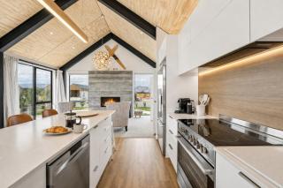 Northlake Escape | Sunny, Stylish & Easy Living - 9