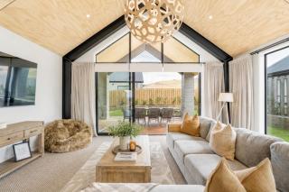 Northlake Escape | Sunny, Stylish & Easy Living - 1