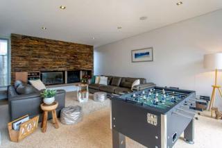 Breezy Bay Retreat - Family Haven near Town and Beach - 0