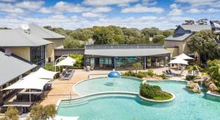Broadwater Bliss - Beachside Escape with Resort Perks - Broadwater - 7