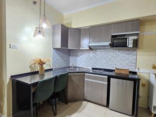 CozyNest in Avida Riala IT Park T2, Pool,Fast WIFI - 8