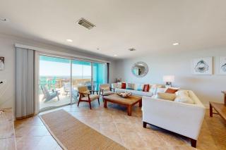 Three-Story Beachfront Gem with a Private Balcony Ocean View & Full Kitchen - 6