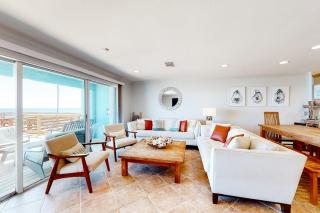 Three-Story Beachfront Gem with a Private Balcony Ocean View & Full Kitchen - 5