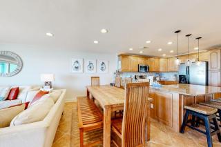 Three-Story Beachfront Gem with a Private Balcony Ocean View & Full Kitchen - 3