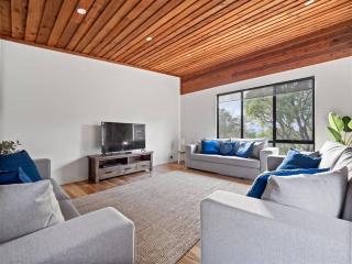 Big Rock Dreaming - Bush Retreat with Stylish Comforts - 2