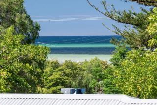 Bayscape - Modern Beachside Retreat with Ocean View - 9