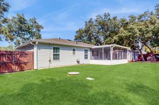Amazing home near beach with private pool screened porch & huge yard - 7