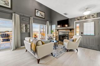 Lovely home with sound view balcony full kitchen central AC & washer - dryer - 4
