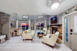 Lovely home with sound view balcony full kitchen central AC & washer - dryer - 2