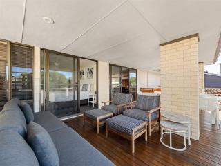 Bay Beach House - Beachfront Bliss near Town - 1