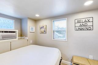 Peaceful & sun-soaked getaway with fire pit & W&D - near beaches trails & golf - 1