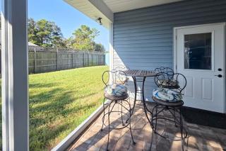 Spacious private home with large kitchen patio & close to everything - 9