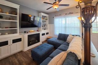 Spacious private home with large kitchen patio & close to everything - 5