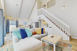Cozy coastal home with plenty of space and close to beach - 7