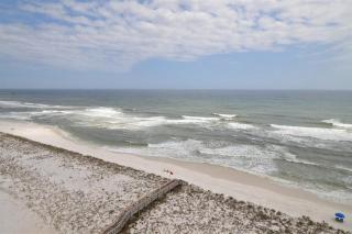 Gorgeous waterfront condo with pool fitness room & WiFi - 8