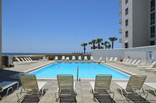 Gorgeous waterfront condo with pool fitness room & WiFi - 7