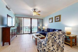 Gorgeous waterfront condo with pool fitness room & WiFi - 6