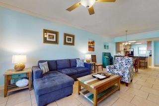 Gorgeous waterfront condo with pool fitness room & WiFi - 5